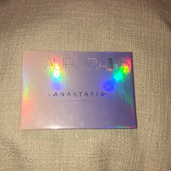 Anastasia Beverly Hills Other - ABH AURORA GLOW KIT